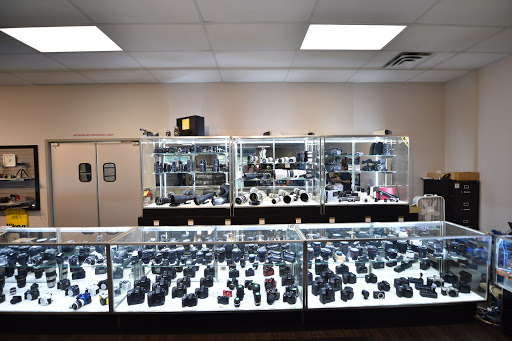 Camera Store «Roberts Camera», reviews and photos, 220 E St Clair St, Indianapolis, IN 46204, USA