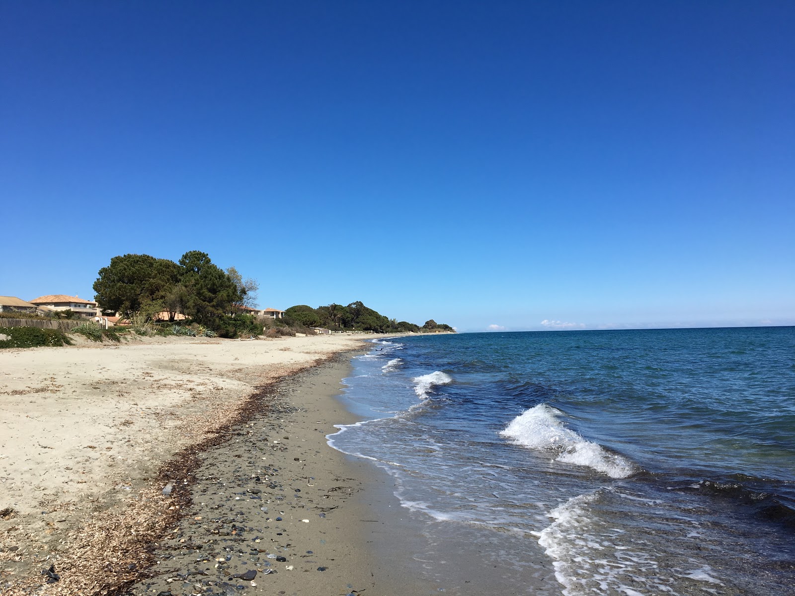 Foto van Ponticchio beach met turquoise puur water oppervlakte