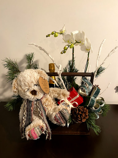 Florist «Fleur De Lis Florists», reviews and photos, 6588 Quinton Ln, Tujunga, CA 91042, USA