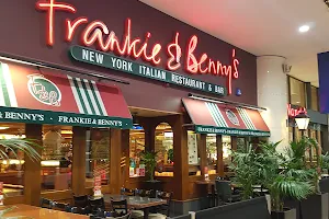 Frankie & Benny's image