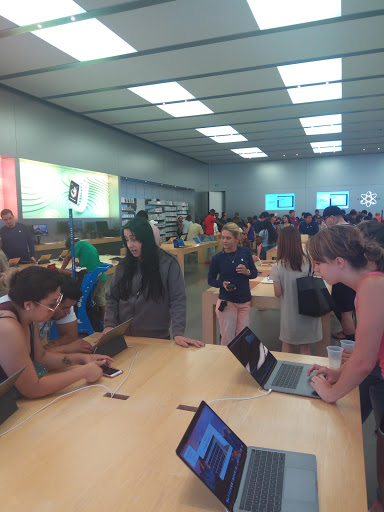 Computer Store «Apple Los Cerritos», reviews and photos, 242 Los Cerritos Center, Cerritos, CA 90703, USA