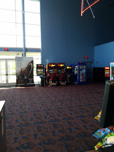 Movie Theater «Regal Cinemas Hollywood 10 - St. Joseph», reviews and photos, 5405 N Belt Hwy, St Joseph, MO 64506, USA