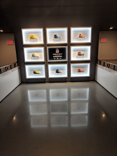 Clothing Store «Under Armour Brand House», reviews and photos, 1201 Woodward Ave, Detroit, MI 48226, USA