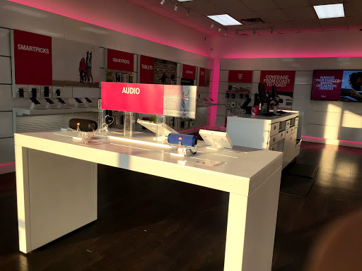 Cell Phone Store «T-Mobile», reviews and photos, 4894 Jonesboro Rd Unit A, Forest Park, GA 30297, USA