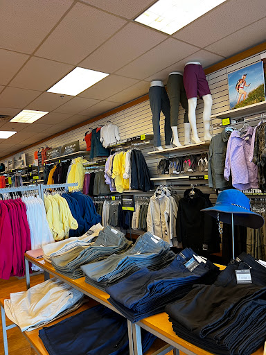 Clothing Store «Eddie Bauer Outlet», reviews and photos, 8130 Factory Shops Blvd, Jeffersonville, OH 43128, USA
