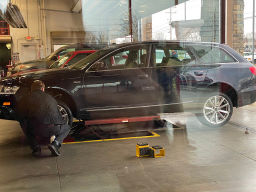 Tire Shop «Discount Tire Store - Louisville, KY», reviews and photos, 2131 S Hurstbourne Pkwy, Louisville, KY 40220, USA