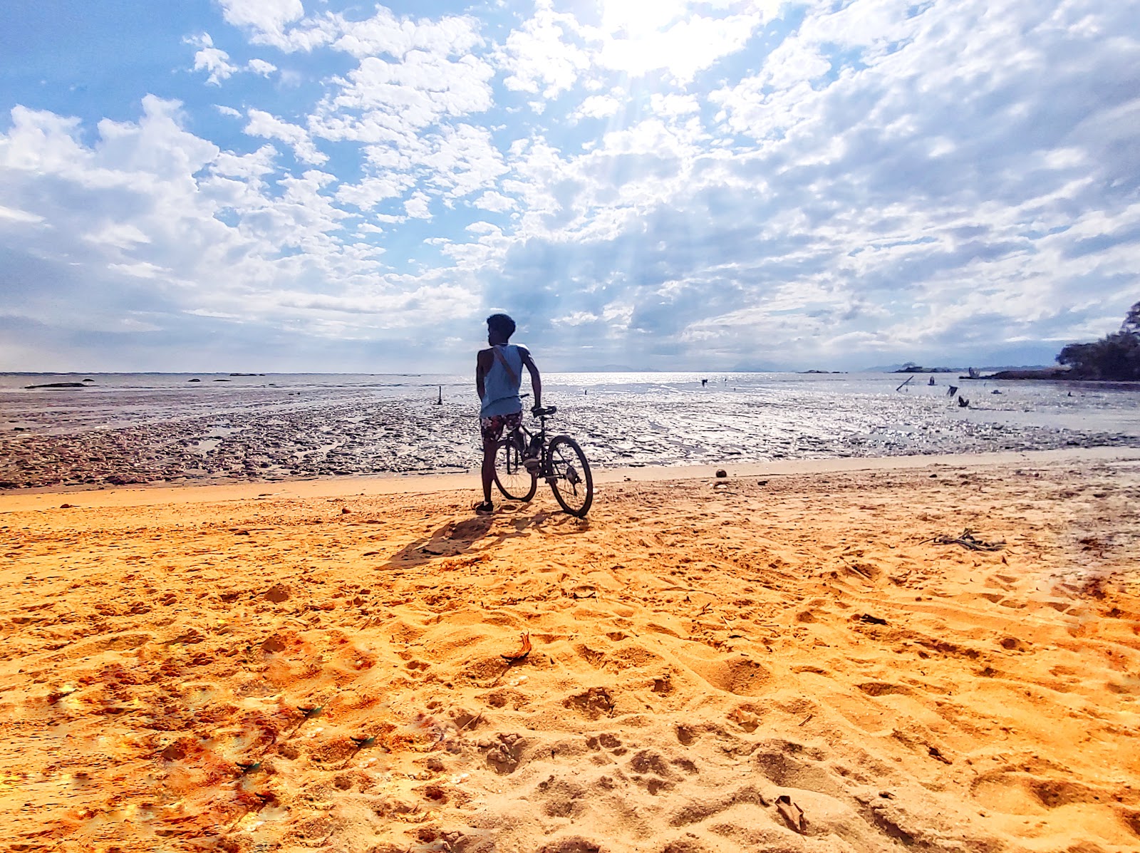 Photo de Praia de Ponta Grossa avec un niveau de propreté de partiellement propre