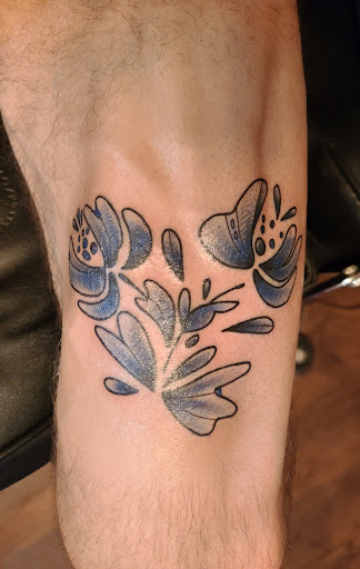 Explore female back tattoo ideas, creative tattoo ideas in Pittsburgh, available at inkadinkadoo tattoo studio