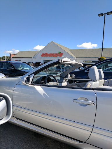 Shopping Mall «Aquidneck Shopping Centre», reviews and photos, 77 E Main Rd, Middletown, RI 02842, USA