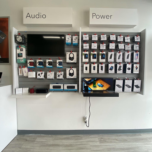 Cell Phone Store «iExpert Studio», reviews and photos, 5000 Shelbyville Rd, Louisville, KY 40207, USA