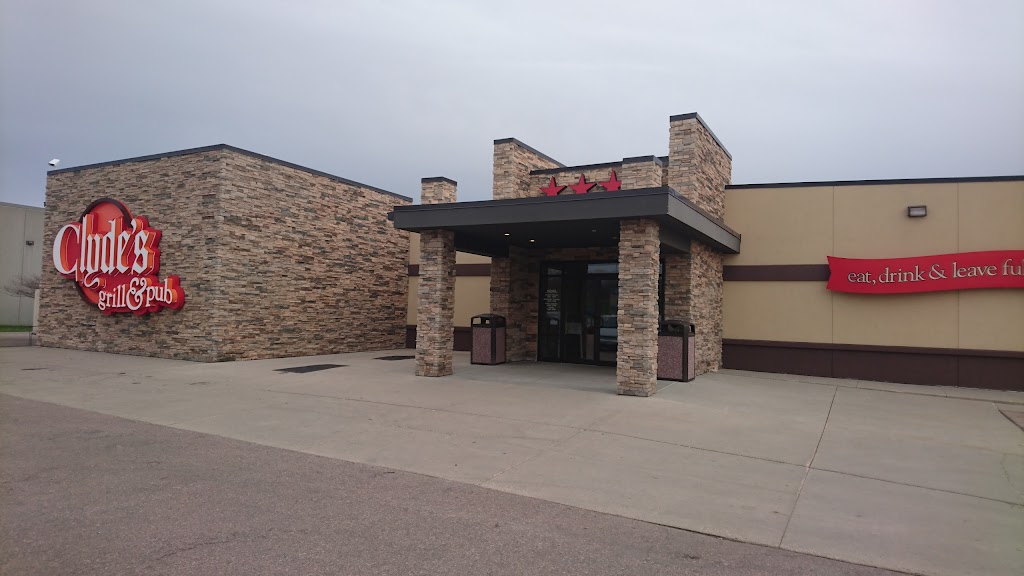 Clyde's Grill & Pub 51106