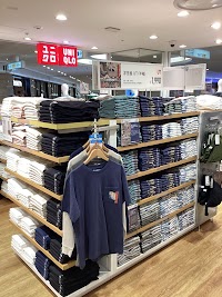ユニクロ 博多口地下街店