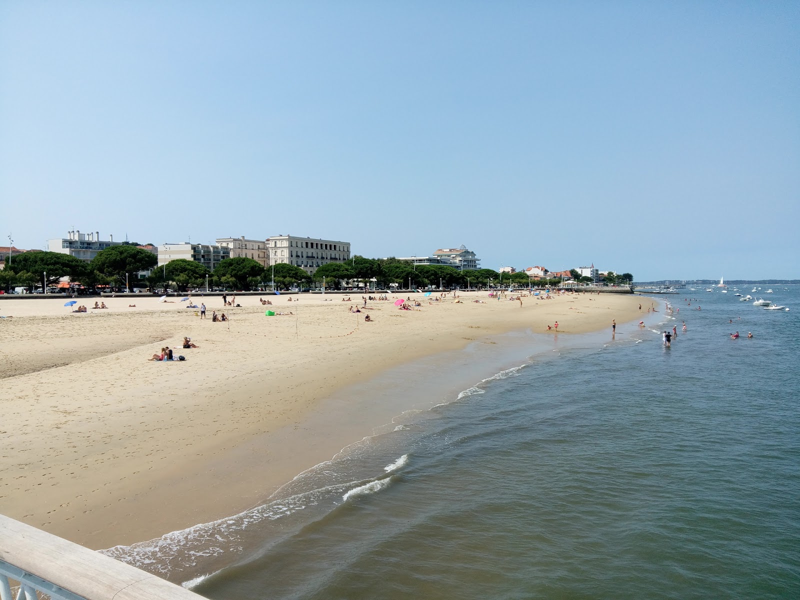 Fotografie cu Plaja Arcachon cu o suprafață de nisip fin alb