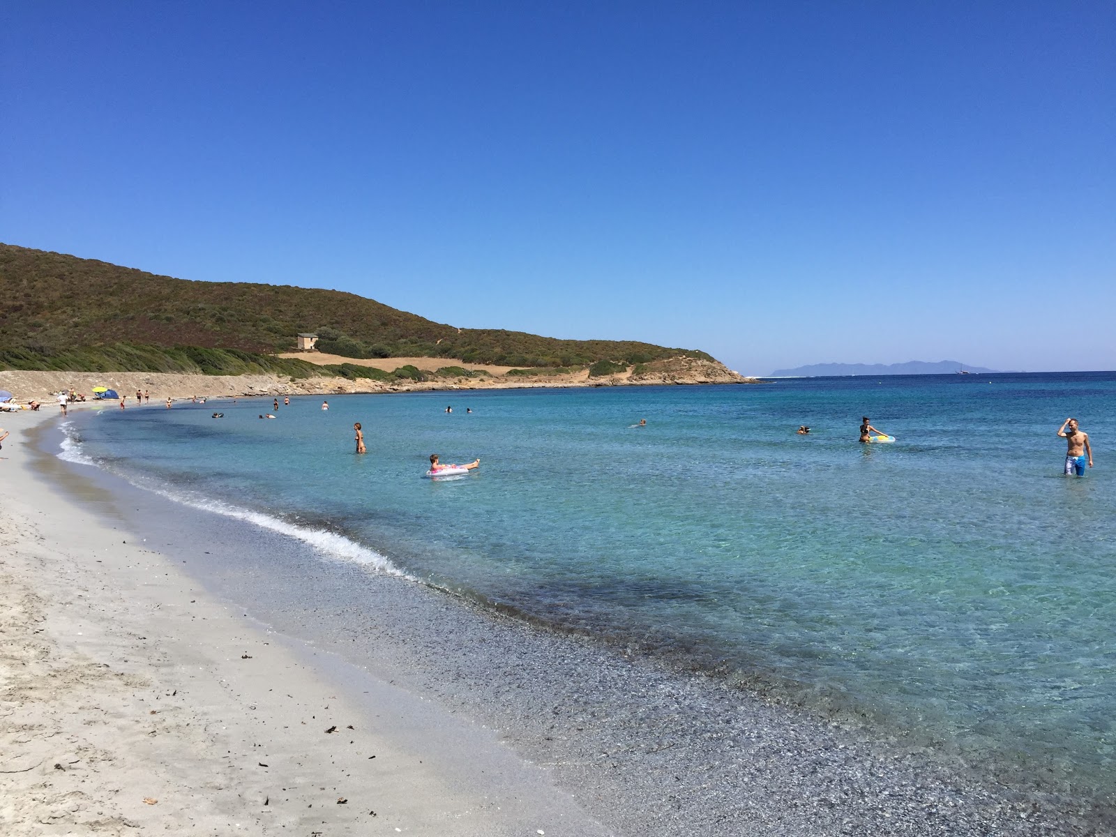 Photo de Plage De Tamarone avec un niveau de propreté de assez propre