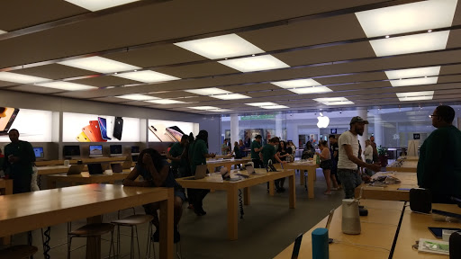 Computer Store «Apple Willow Grove Park», reviews and photos, 2500 W Moreland Rd, Willow Grove, PA 19090, USA