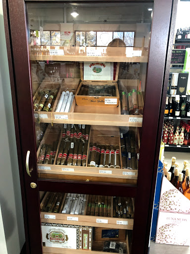 Liquor Store «Georgia Liquor Barn», reviews and photos, 701 Atlanta Rd, Cumming, GA 30040, USA