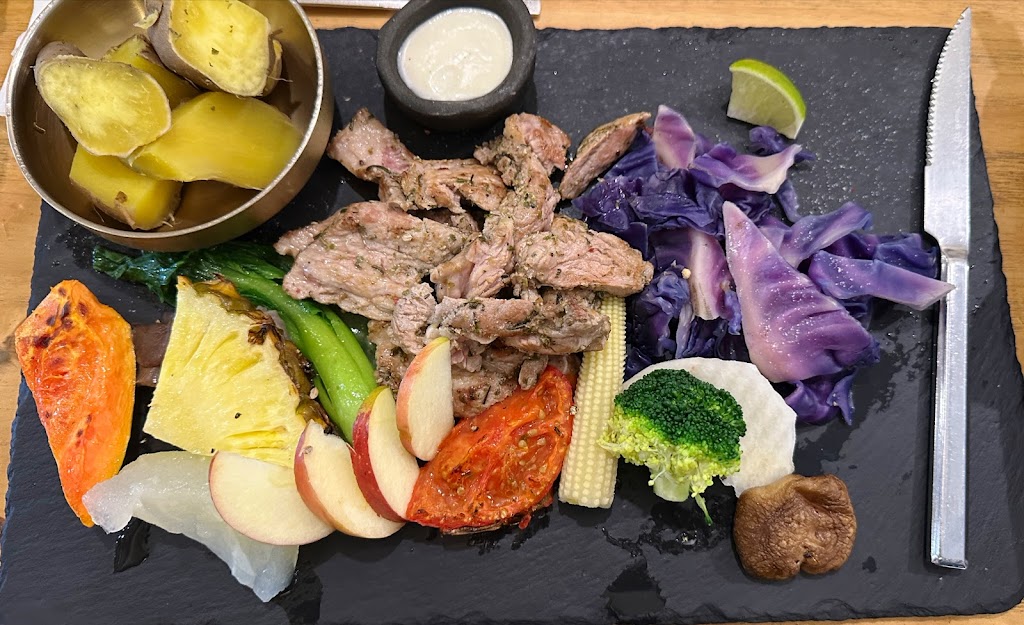 腰果花砧板原食料理 的照片