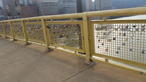 Shopping Mall «Fifth Avenue Place», reviews and photos, 201 Fifth Ave, Pittsburgh, PA 15222, USA