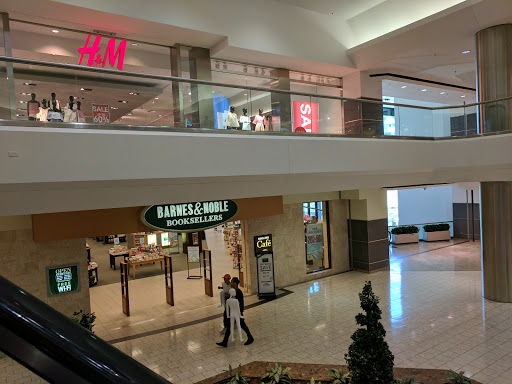 Book Store «Barnes & Noble», reviews and photos, 100 Greyrock Pl, Stamford, CT 06901, USA