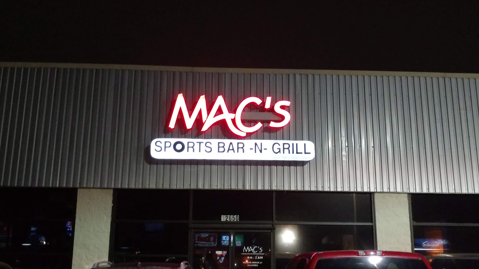 Mac's Sports Bar -N- Grill