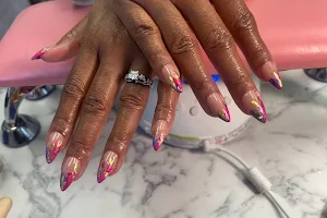 Taylor'D Nailz image