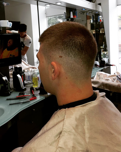 FRiSEUR GÜLER In Vienna