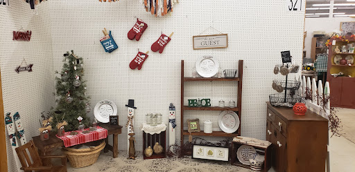 Flea Market «Traderbakers Flea Market», reviews and photos, 2080 Burton Ln, Martinsville, IN 46151, USA