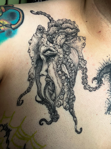 Explore traditional western tattoo ideas, creative tattoo ideas in Milwaukee, available at Salem Indie Tatouage