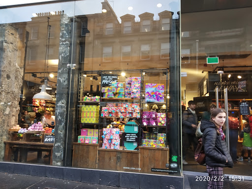 Mask shops in Glasgow