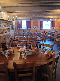 Atmosphère du Restaurant français Restaurant l' Ecurie à Fontcouverte-la-Toussuire - n°14