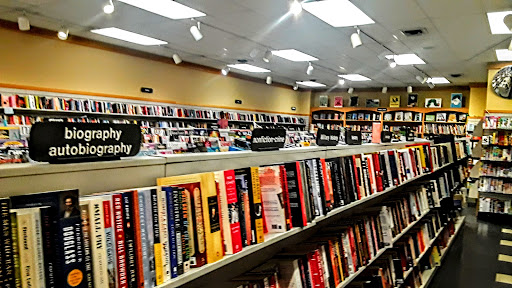 Book Store «Readers World», reviews and photos, 194 S River Ave, Holland, MI 49423, USA