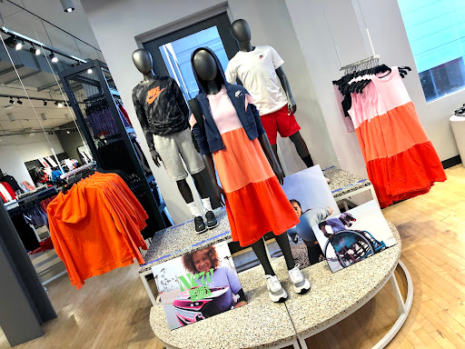 Clothing Store «Nike The Grove», reviews and photos, 189 The Grove Dr, Los Angeles, CA 90036, USA