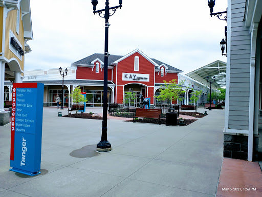 Jewelry Store «Kay Jewelers Outlet», reviews and photos, 2200 Tanger Blvd #995, Washington, PA 15301, USA