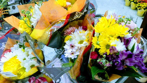 Grocery Store «Schnucks», reviews and photos, 109 N Mattis Ave, Champaign, IL 61821, USA