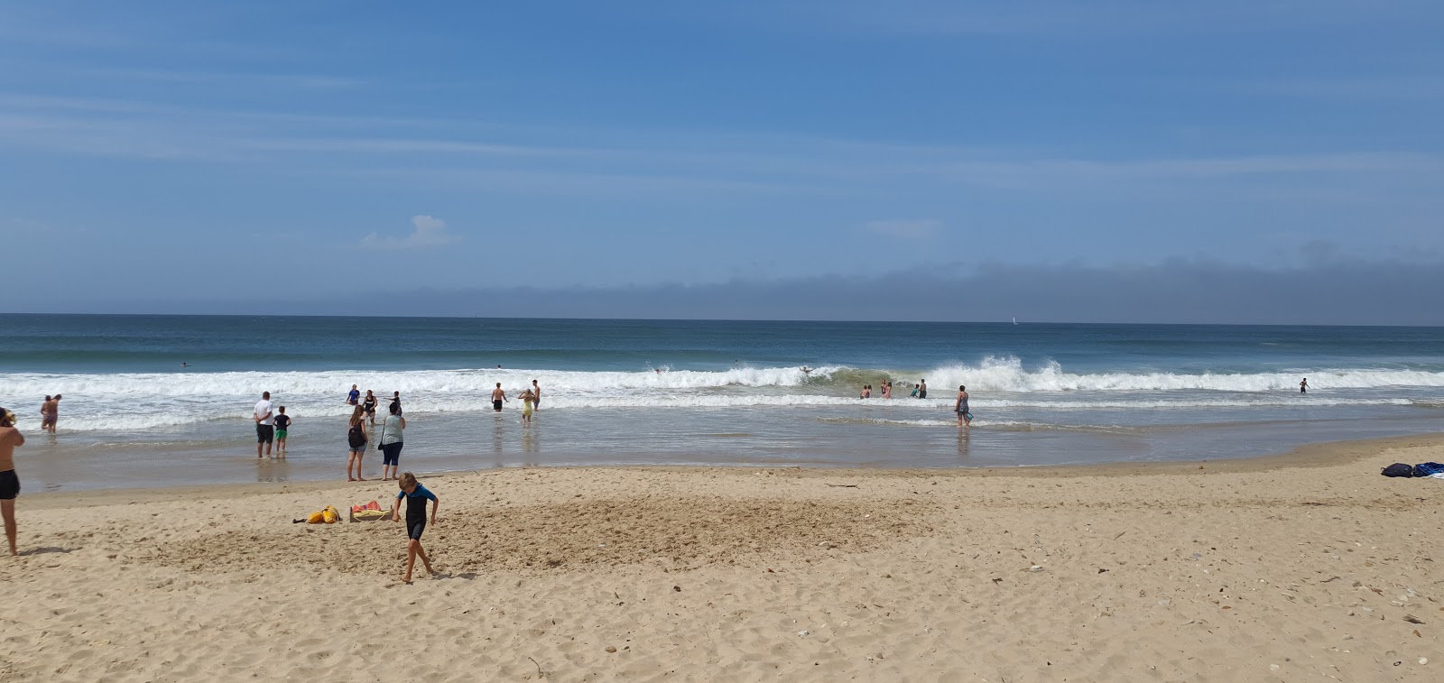 Foto van Pollok beach en de nederzetting