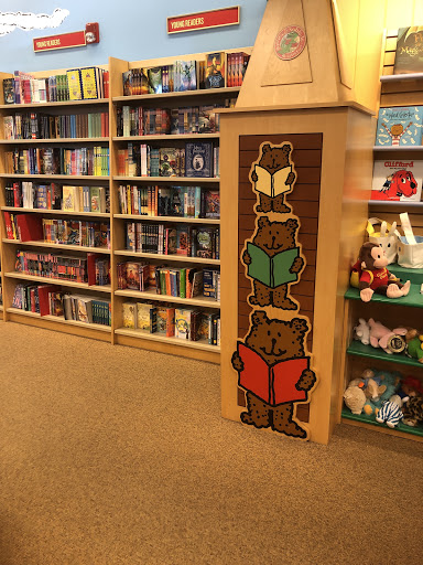 Book Store «Barnes & Noble», reviews and photos, 1163 Valley River Dr, Eugene, OR 97401, USA