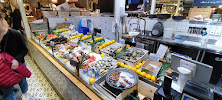 Atmosphère du Restaurant de fruits de mer Criée Raynier - Poissons & Coquillages aux Halles de Toulon - n°1