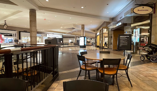 Shopping Mall «Ross Park Mall», reviews and photos, 1000 Ross Park Mall Dr, Pittsburgh, PA 15237, USA