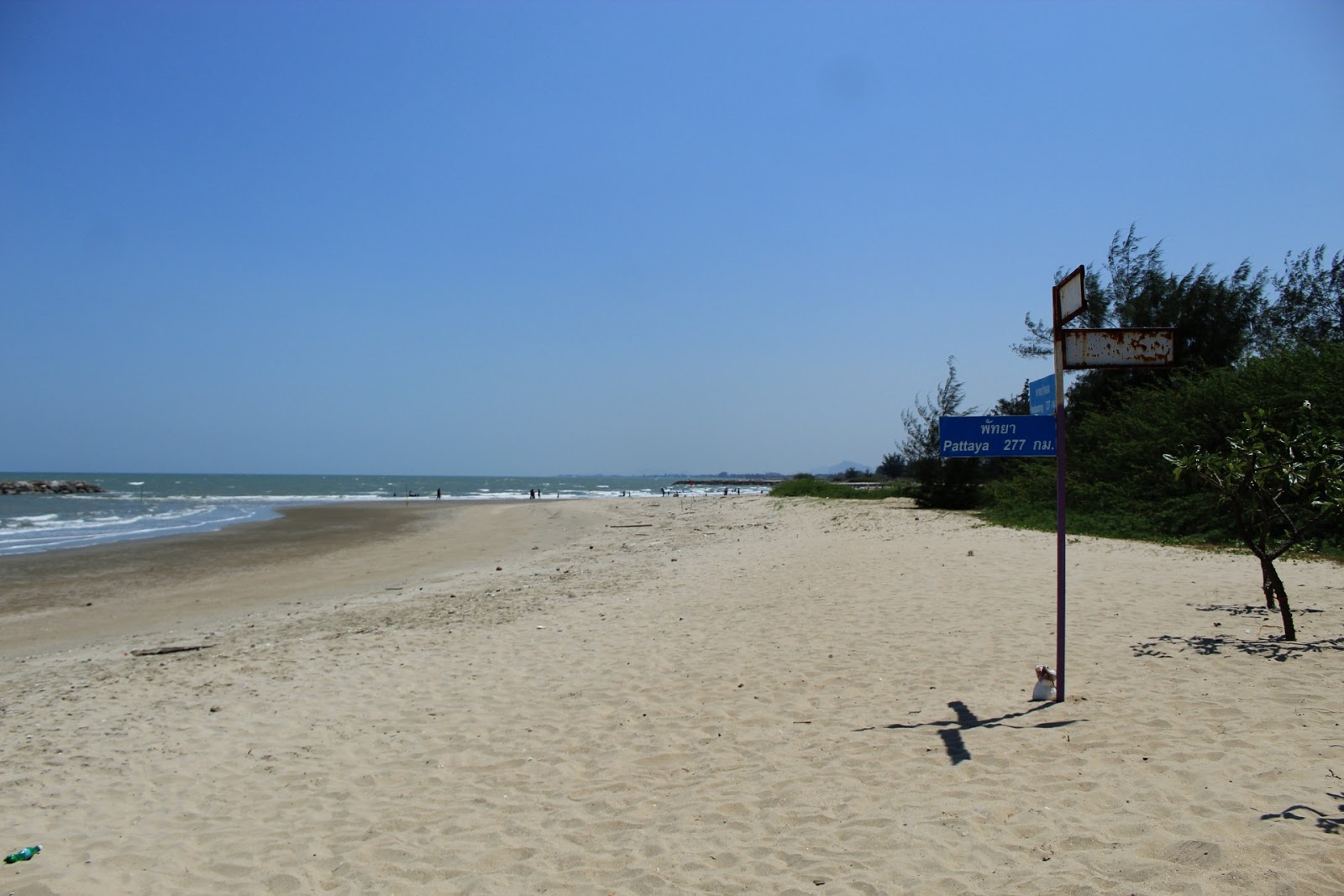 Φωτογραφία του Chom Phon Beach παροχές περιοχής