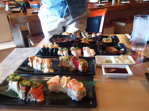Conveyor belt sushi restaurant Paradise