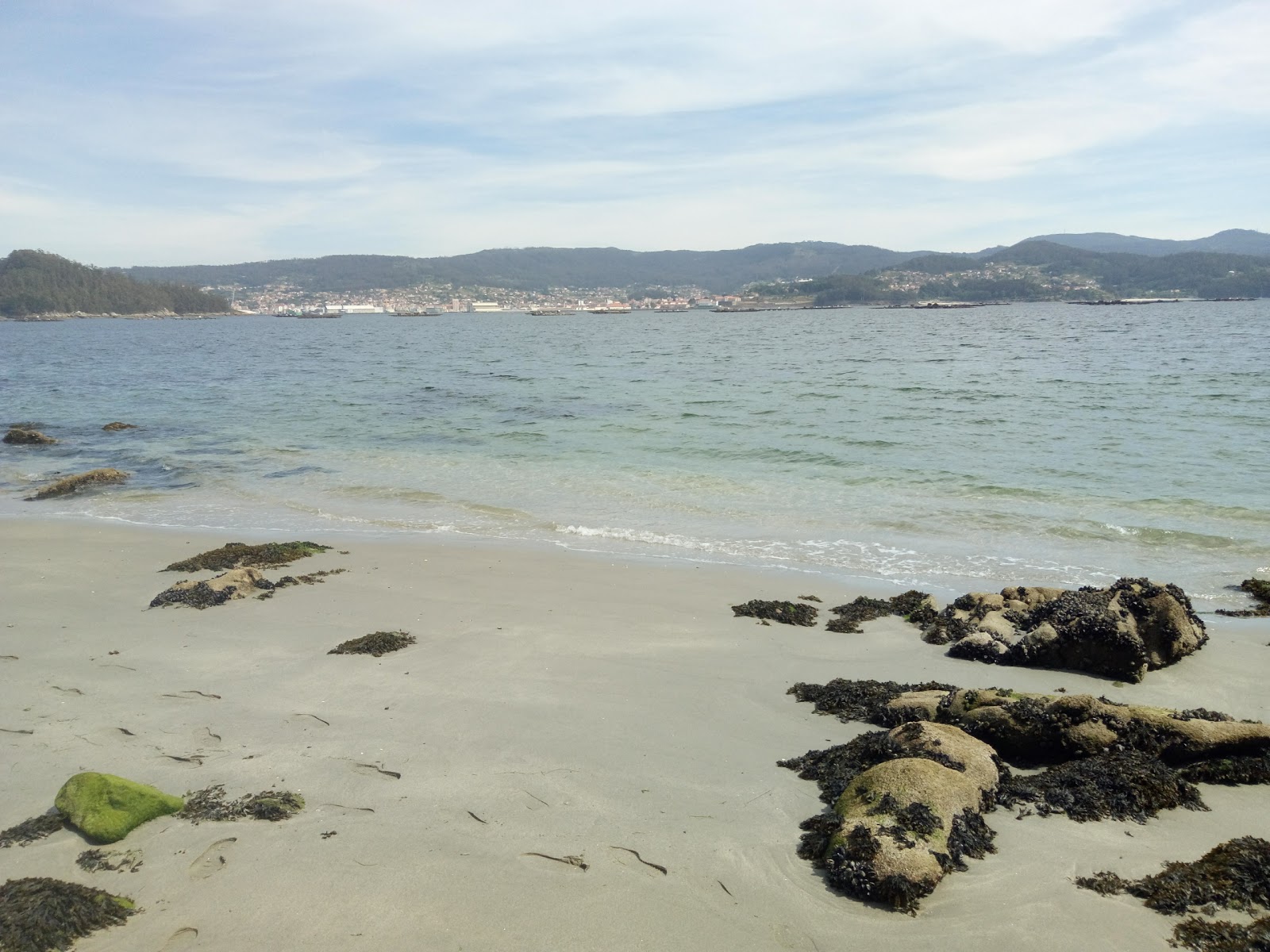 Praia do Covelo'in fotoğrafı kısmen temiz temizlik seviyesi ile