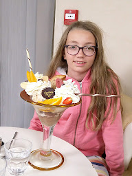 Photo n°101 de Aux glaces de mon père par MEZIA. Champion du monde de la glace à Vallon-Pont-d'Arc ()