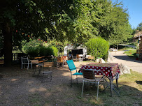 Atmosphère du Restaurant Guinguette du bout du lac à Pourcharesses - n°4
