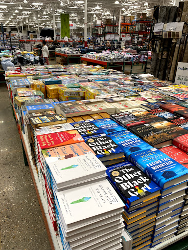 Clothing Store «Old Navy», reviews and photos, 1730 W Fullerton Ave, Chicago, IL 60614, USA