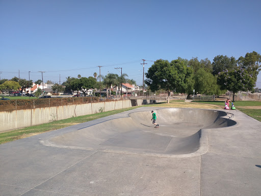 Park «Bellflower City Caruthers Park», reviews and photos, 10500 Flora Vista St, Bellflower, CA 90706, USA