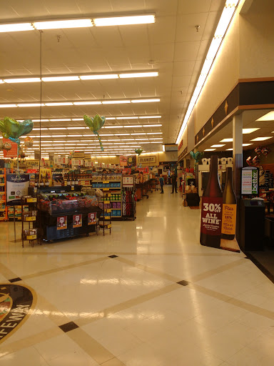 Grocery Store «Safeway», reviews and photos, 1051 SW 1st Ave, Canby, OR 97013, USA