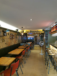 Atmosphère du Restaurant de hamburgers Les Brocanteurs (Bistro et Burgers) à La Rochelle - n°16