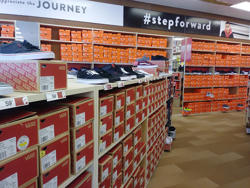 Shoe Store «Famous Footwear», reviews and photos, 10500 Ulmerton Rd, Largo, FL 33771, USA