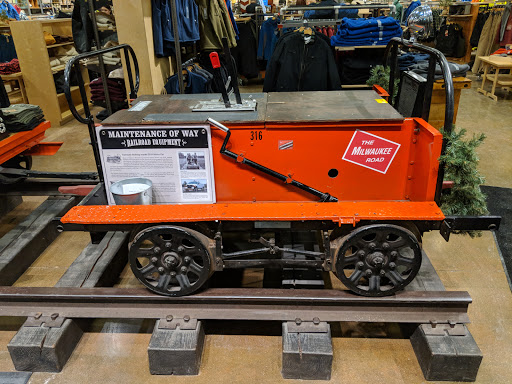 Clothing Store «Duluth Trading Company», reviews and photos, 252 57th Ave NE, Fridley, MN 55432, USA