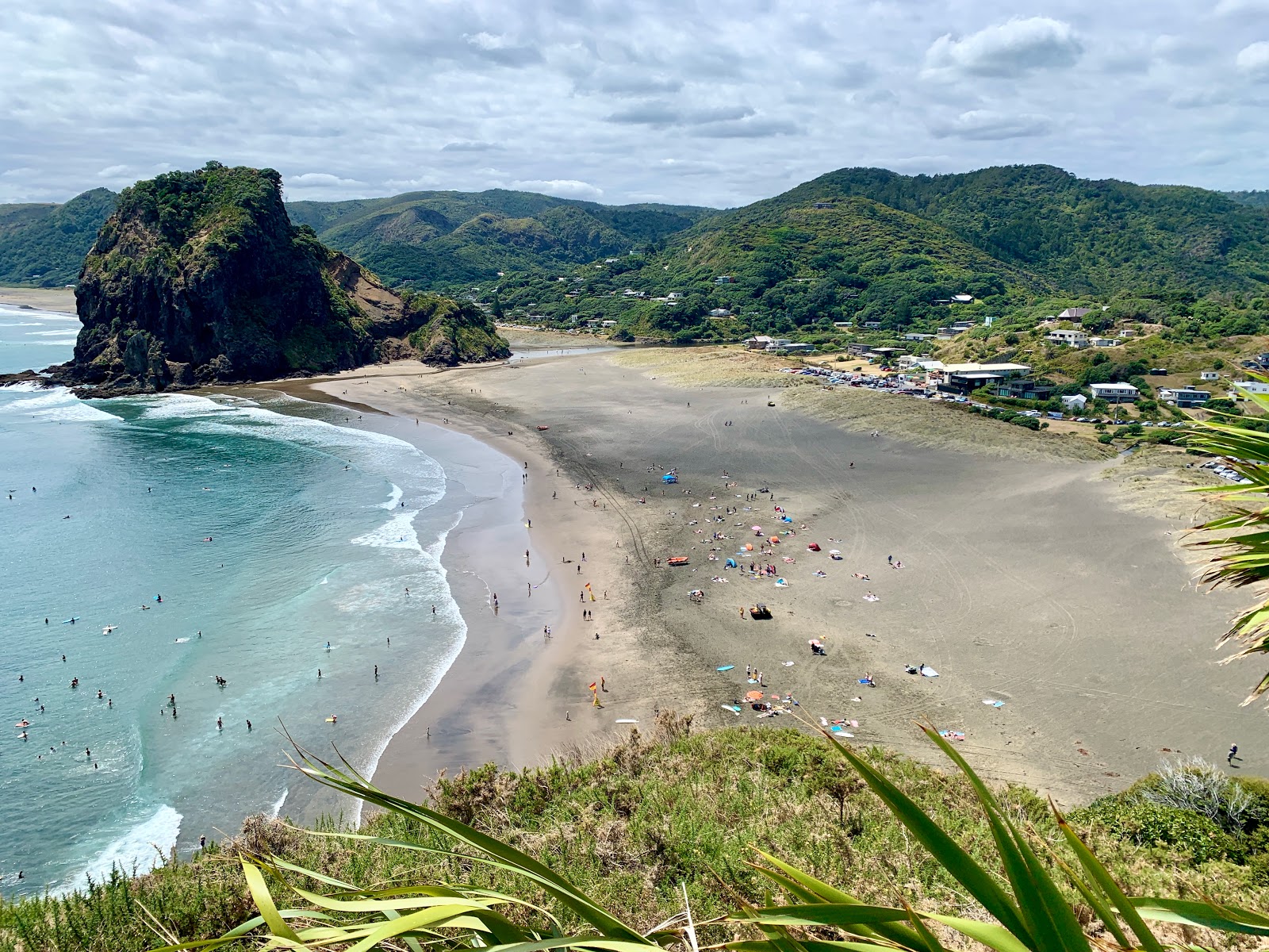 Piha Beach的照片 带有灰沙表面